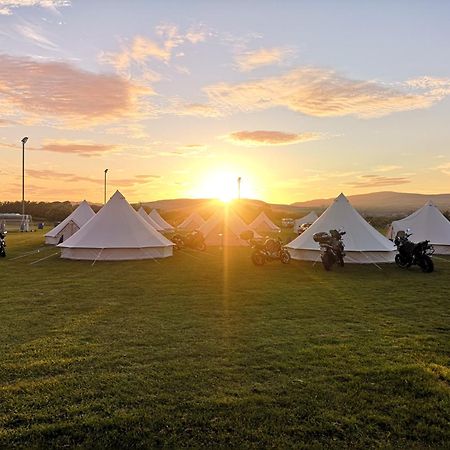 Nine Yards Bell Tents At The Tt - Castletown Extérieur photo